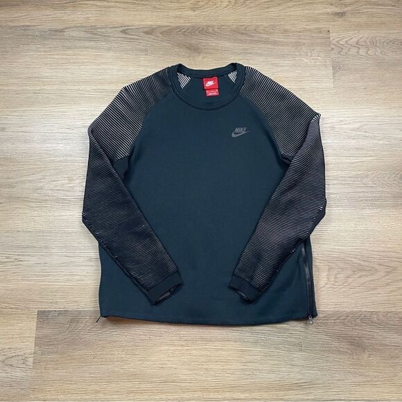 Nike Tech Fleece sweatshirt women’s size M black crewneck - Picture 1 of 12